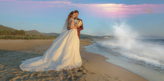 Eight Tips to Keep Your Beach Wedding Dress Clean and Beautiful